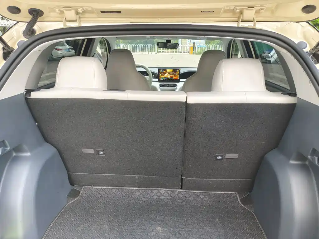 Geely Galaxy Starwish 2025 — фото 11