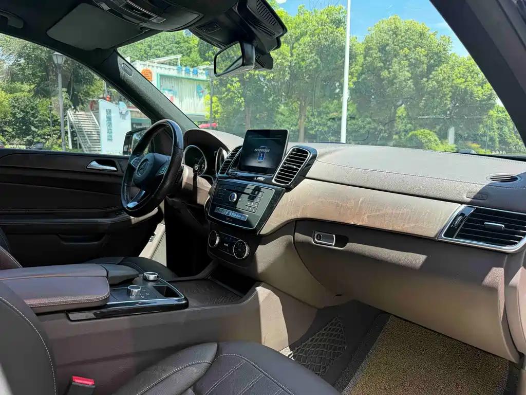 Mercedes-Benz GLE 2018 — фото 12