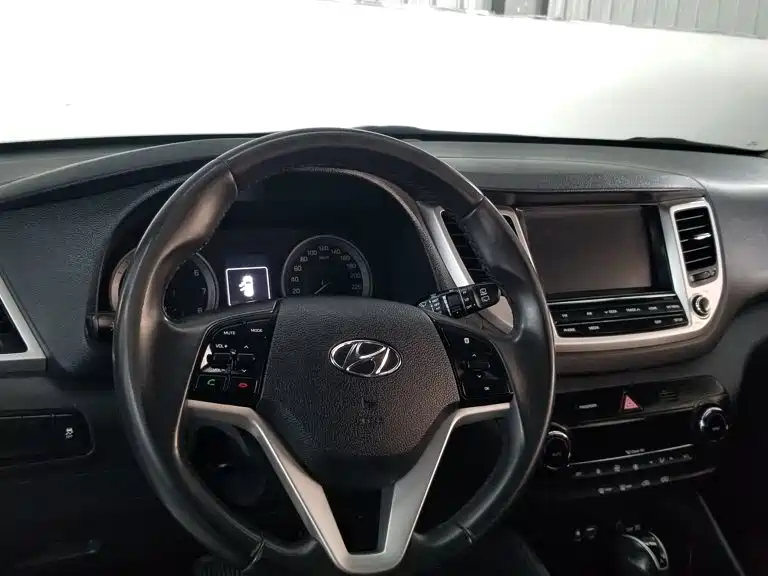 Hyundai Tucson 2017 — фото 10