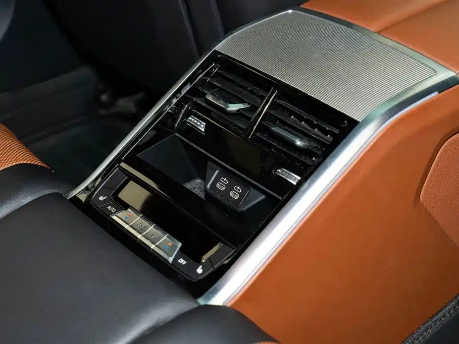 BMW 8 Series 2019 — фото 16