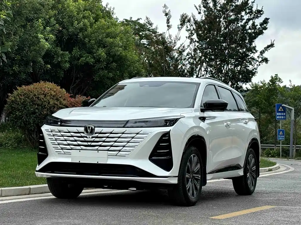 Changan CS75PLUS 2024 — фото 1