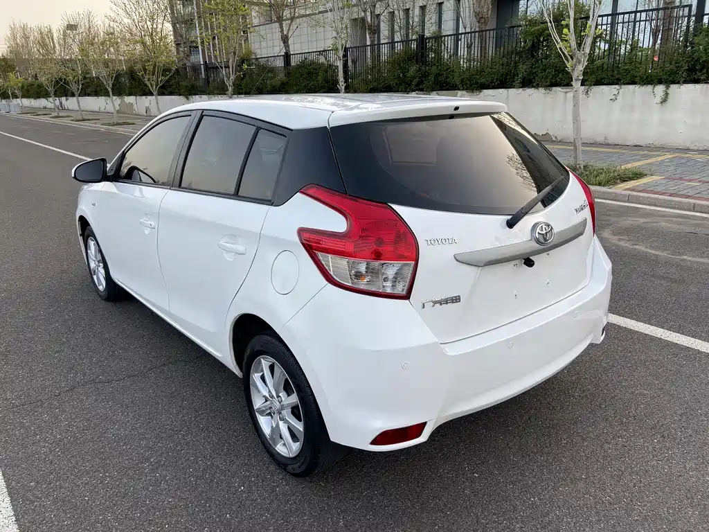 Toyota Yaris L 2014 — фото 6
