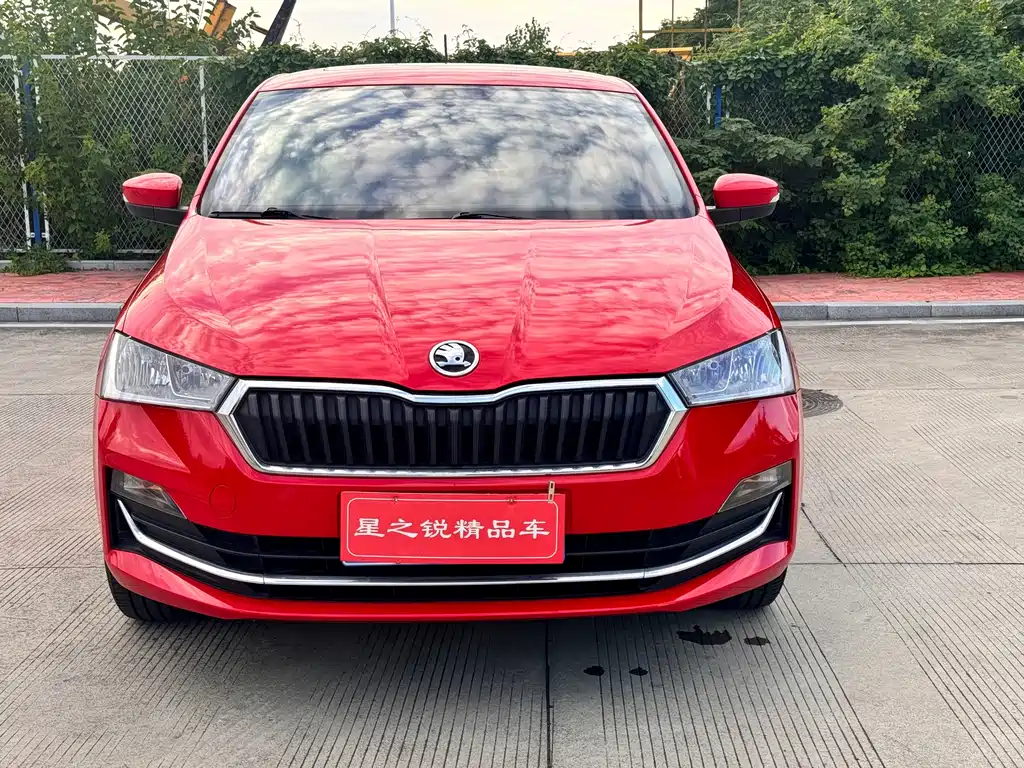 Skoda Rapid Spaceback 2020 — фото 2