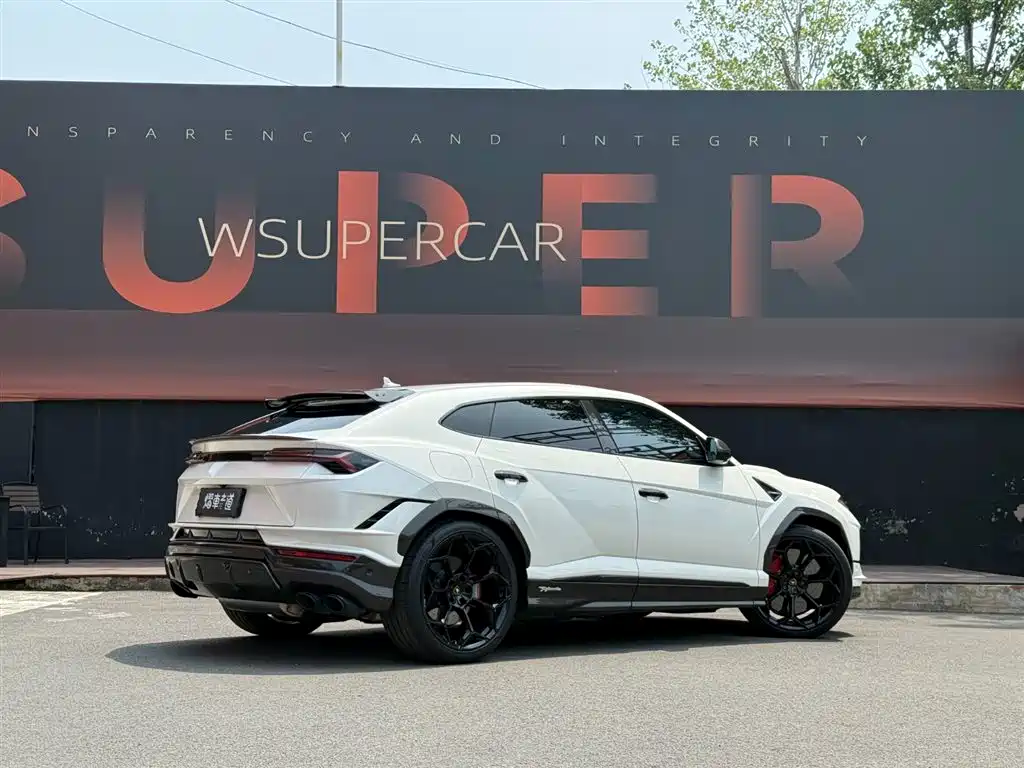 Lamborghini Urus 2024
