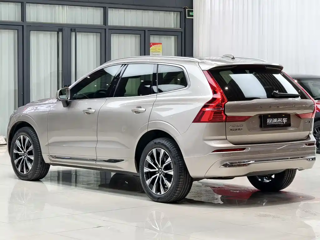 Volvo XC60 2025 — фото 5