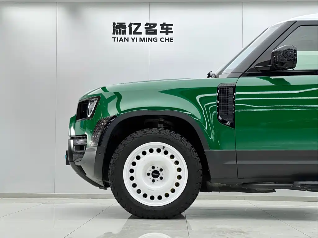 Land Rover Defender 2023 — фото 10