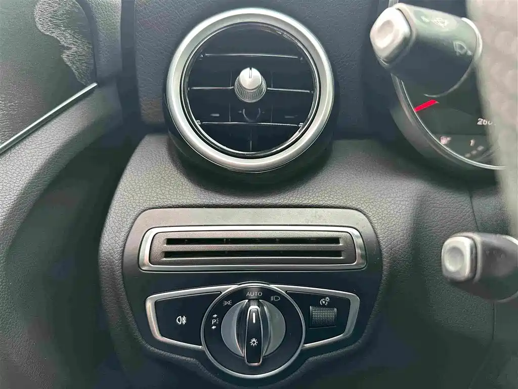 Mercedes-Benz C-Class 2018 — фото 16