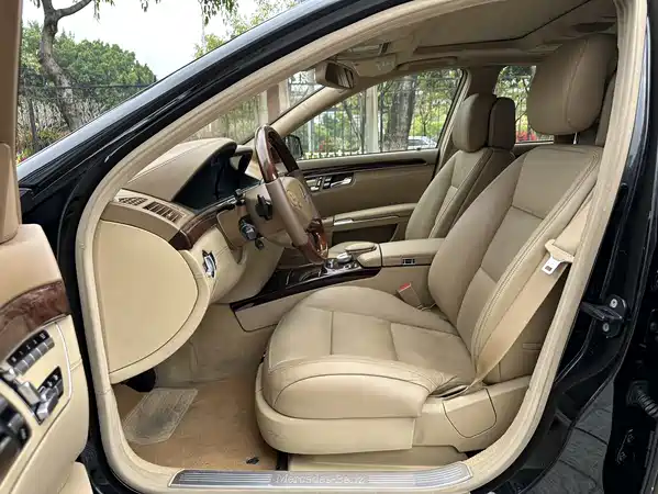 Mercedes-Benz S-Class 2011