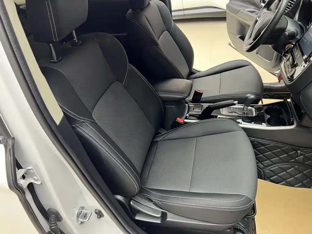 Mitsubishi Outlander 2023 — фото 18