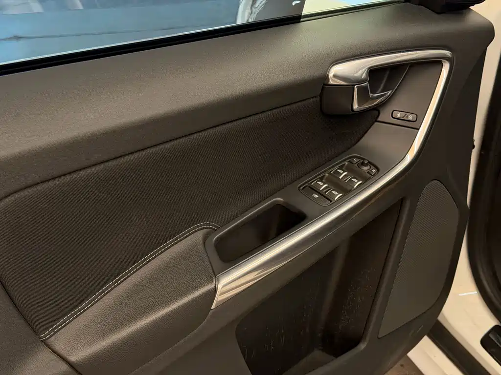 Volvo XC60 2016 — фото 10