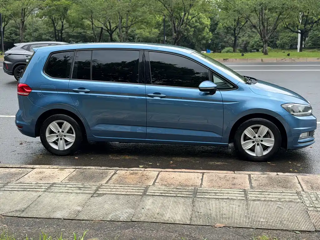 Volkswagen Touran 2018 — фото 4