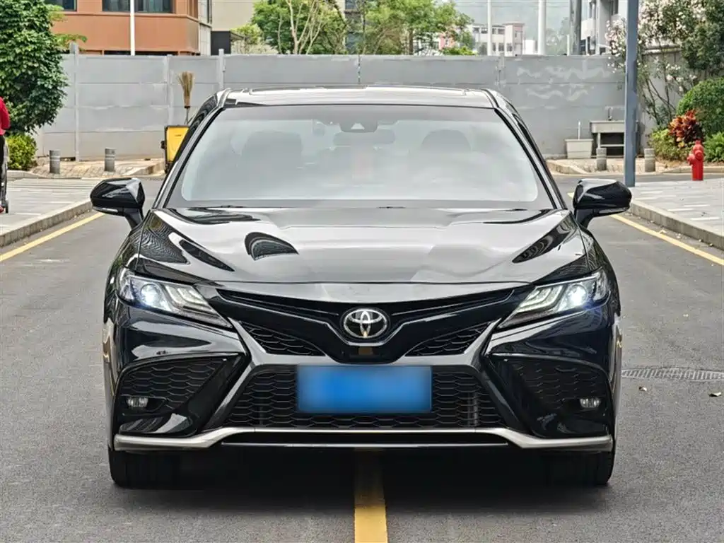 Toyota Camry 2023 — фото 12