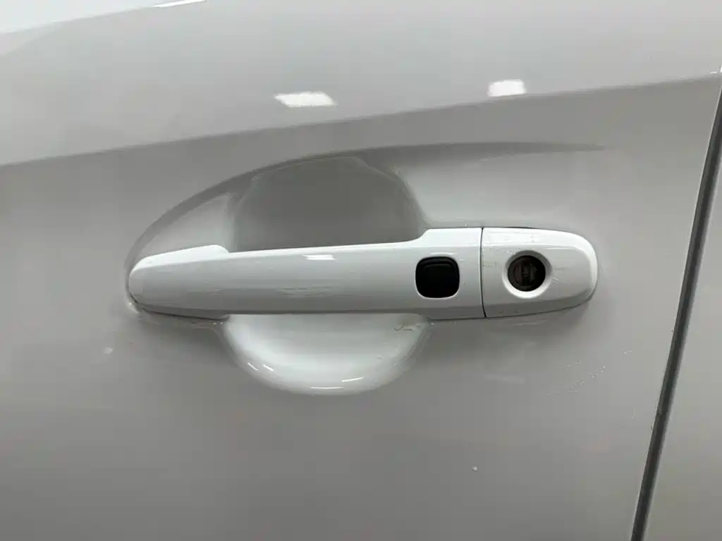 Toyota Yaris L 2022 — фото 16