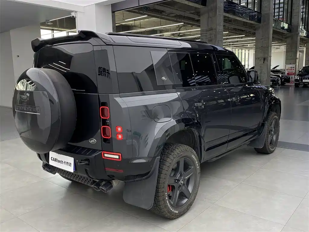 Land Rover Defender 2023 — фото 4