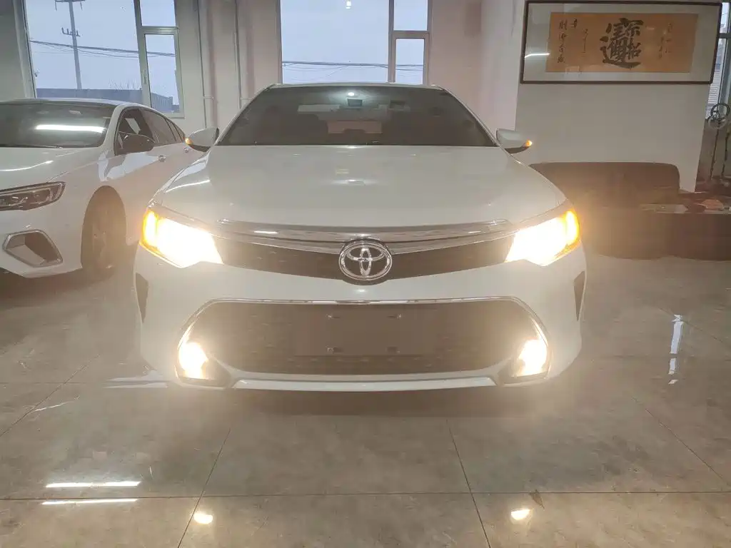 Toyota Camry 2015 — фото 3