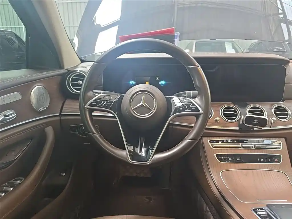 Mercedes-Benz E-Class 2023 — фото 11