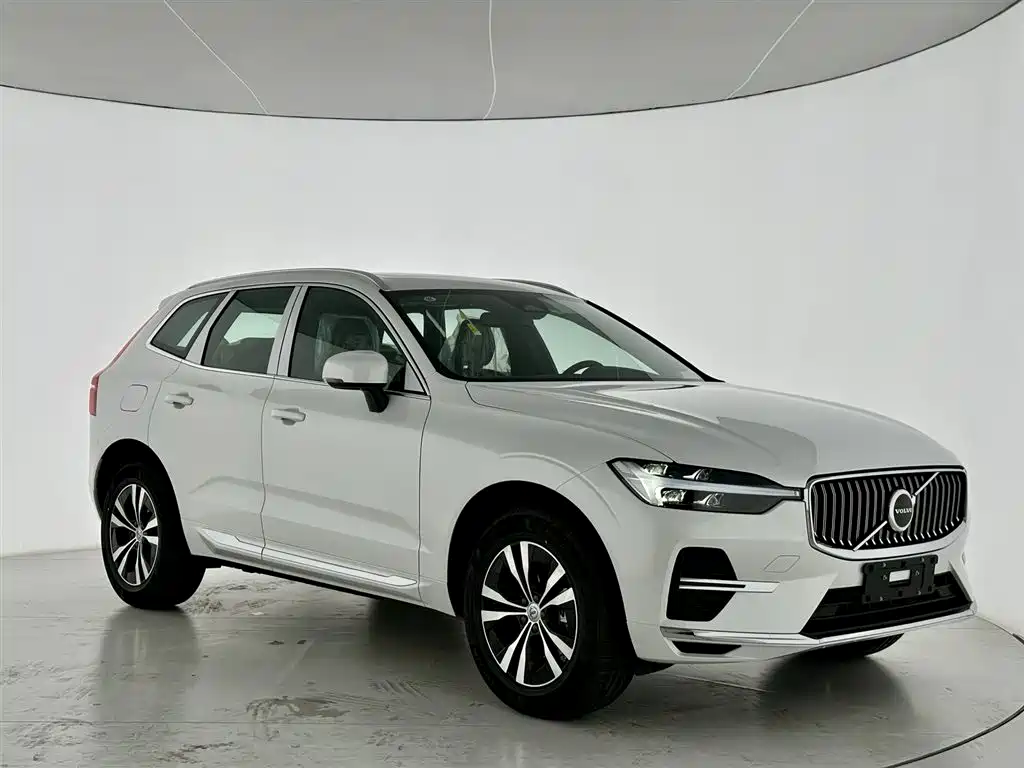 Volvo XC60 — фото 11