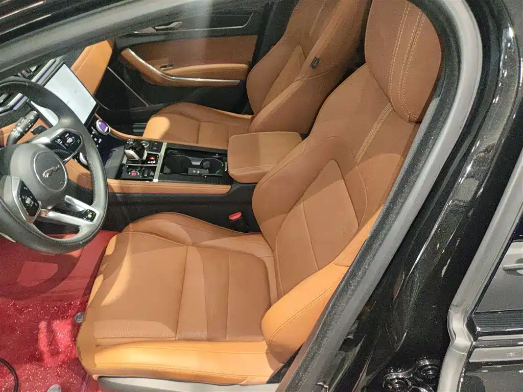 Jaguar XFL 2025 — фото 15