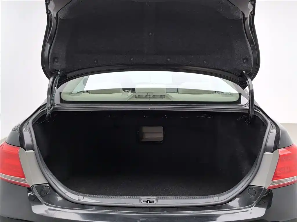Toyota Camry 2013 — фото 16