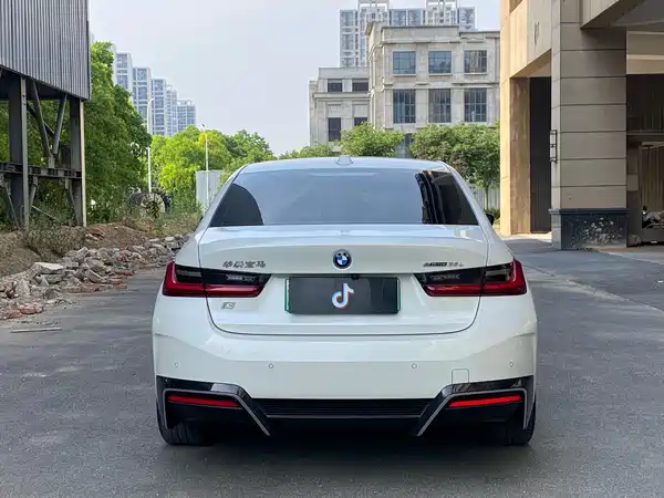 BMW i3 2024