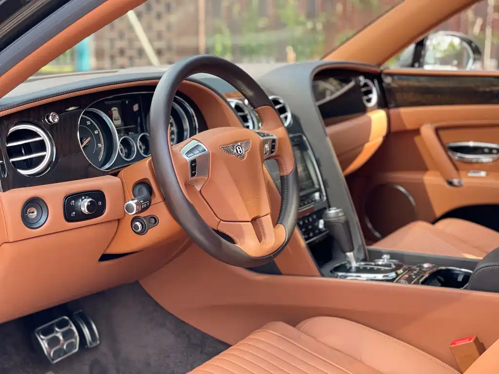Bentley Flying Spur 2018 — фото 4