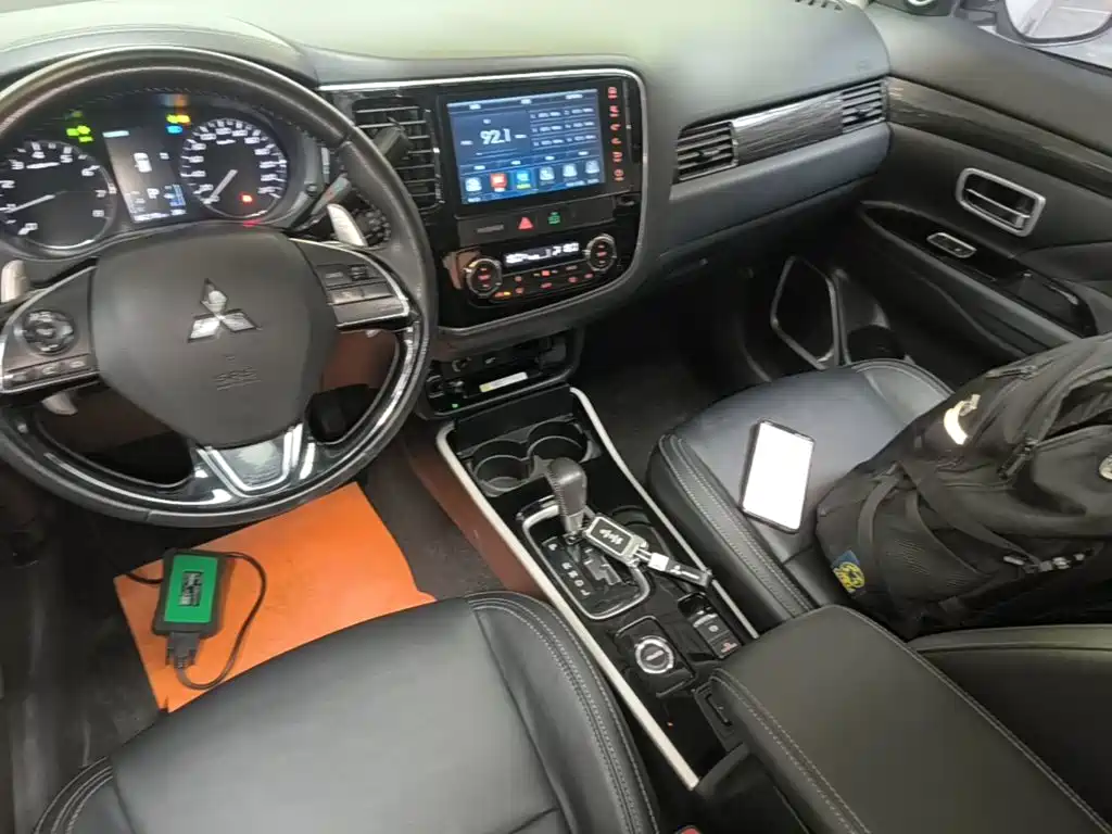 Mitsubishi Outlander 2020 — фото 14