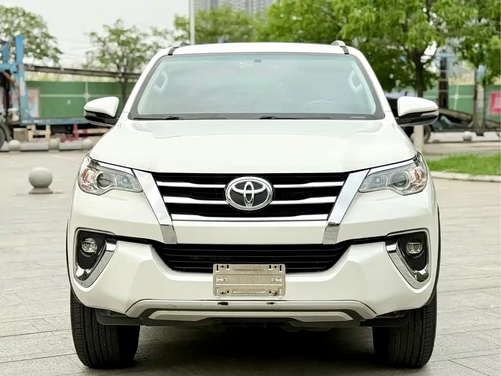 Toyota Fortuner 2018 — фото 2