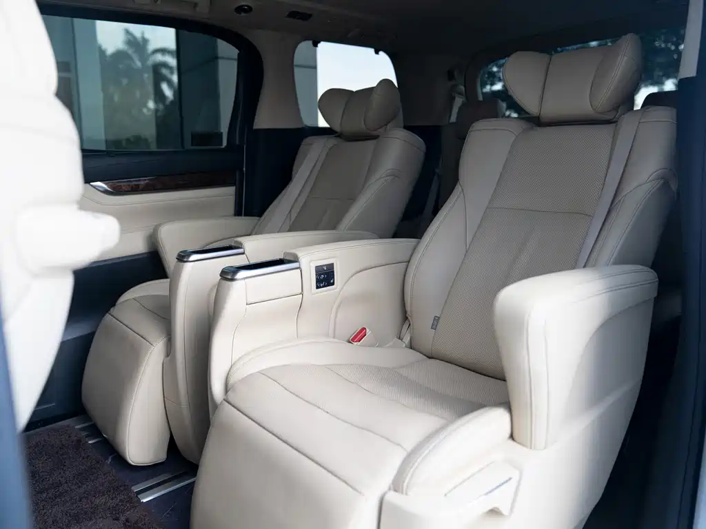 Toyota Alphard 2021 — фото 13