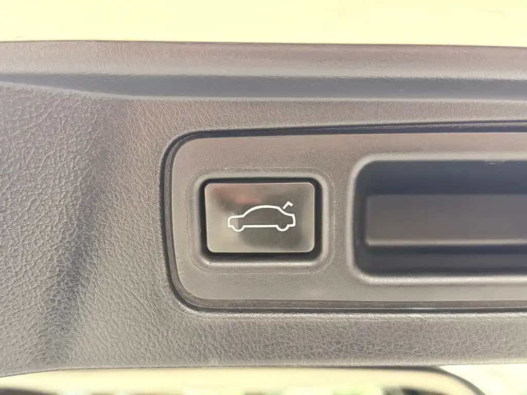 Toyota Fortuner 2018 — фото 29
