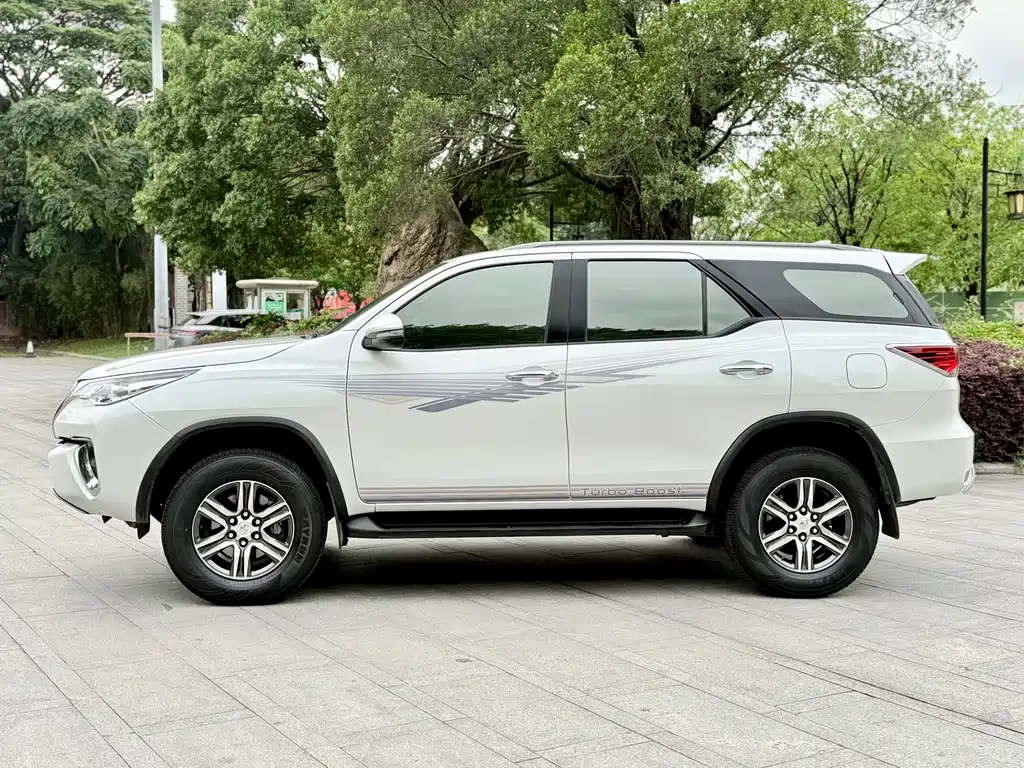 Toyota Fortuner 2018 — фото 4