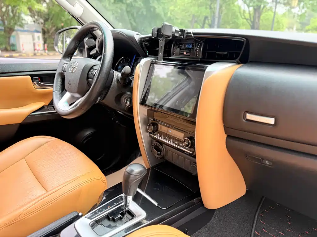 Toyota Fortuner 2018 — фото 21