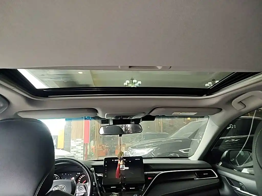 Toyota Camry 2023 — фото 18