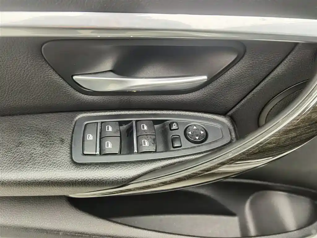 BMW 3 Series 2017 — фото 9