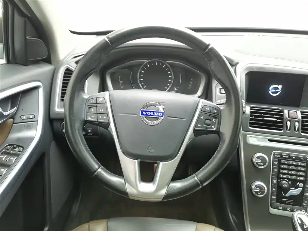 Volvo XC60 2015 — фото 11