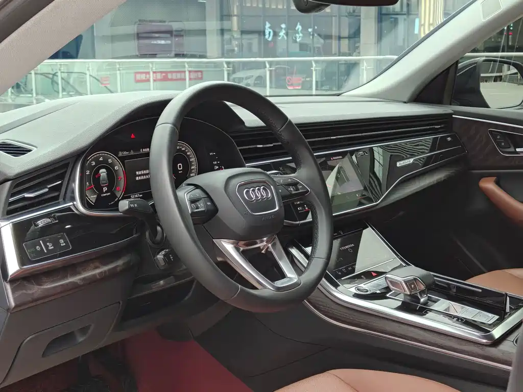 Audi Q8 2023 — фото 15