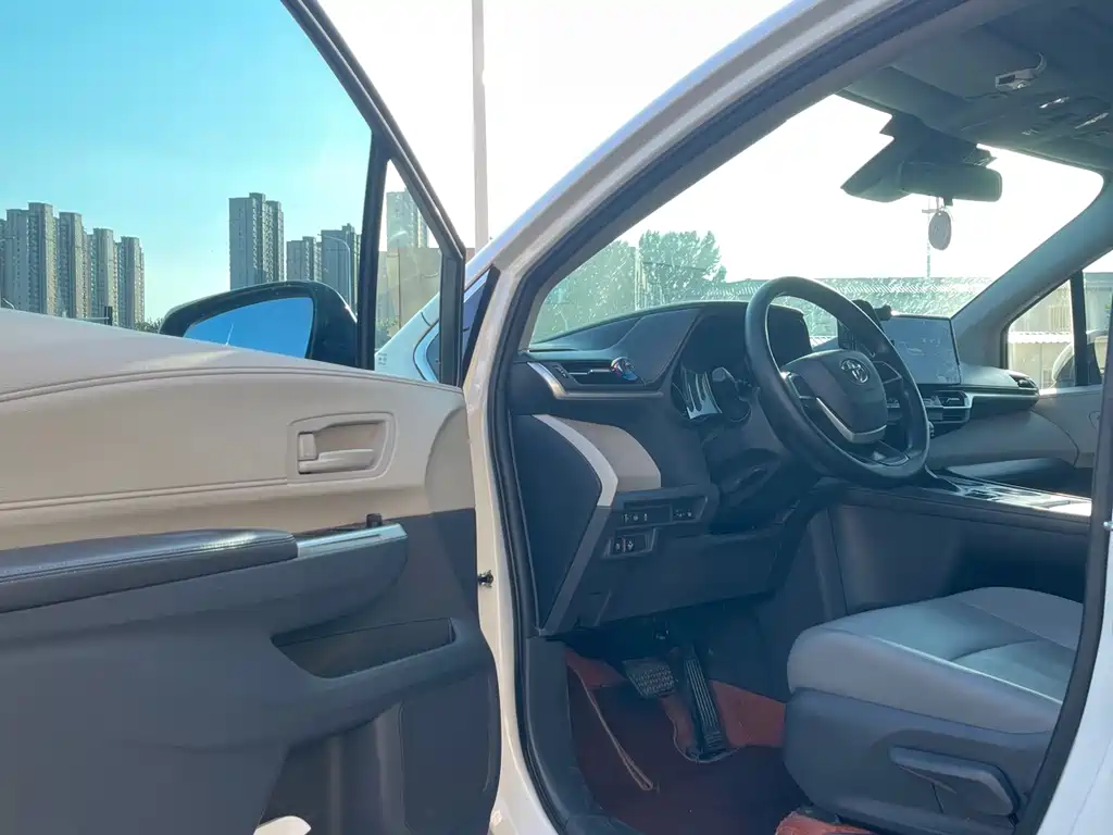 Toyota Granvia 2025