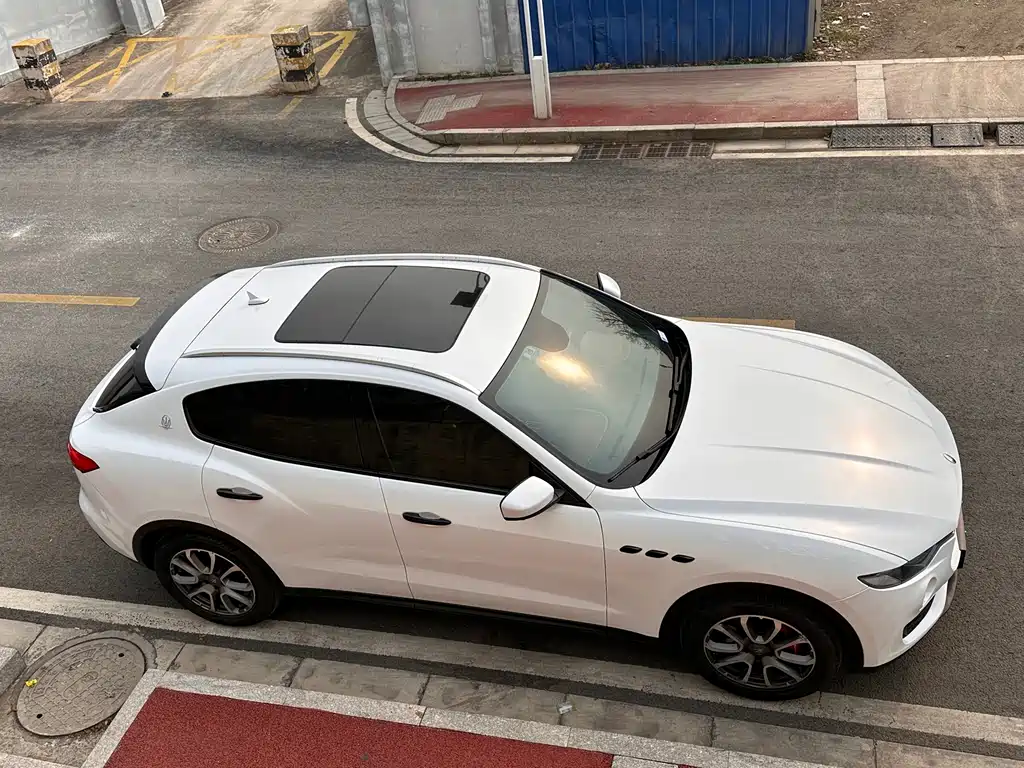 Maserati Levante 2017 — фото 14