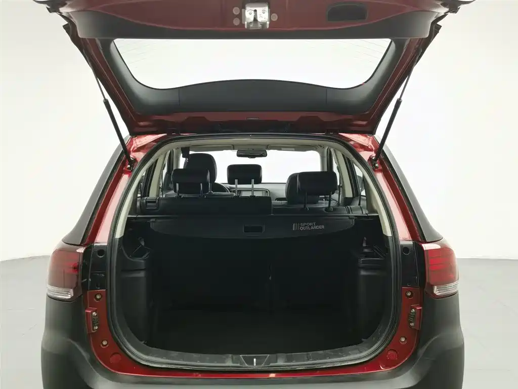 Mitsubishi Outlander 2018 — фото 16