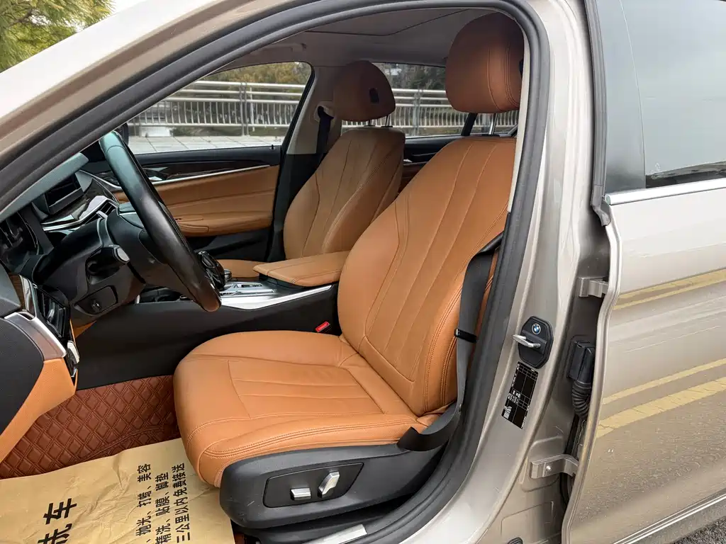 BMW 5 Series 2018 — фото 14