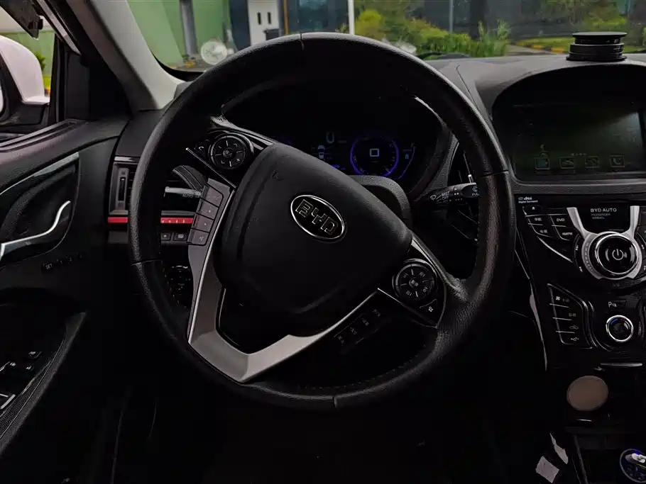 BYD Qin NEV 2014 — фото 15