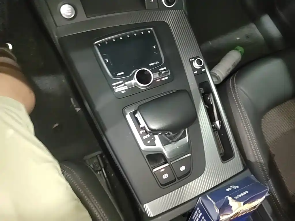 Audi Q5L 2019 — фото 14