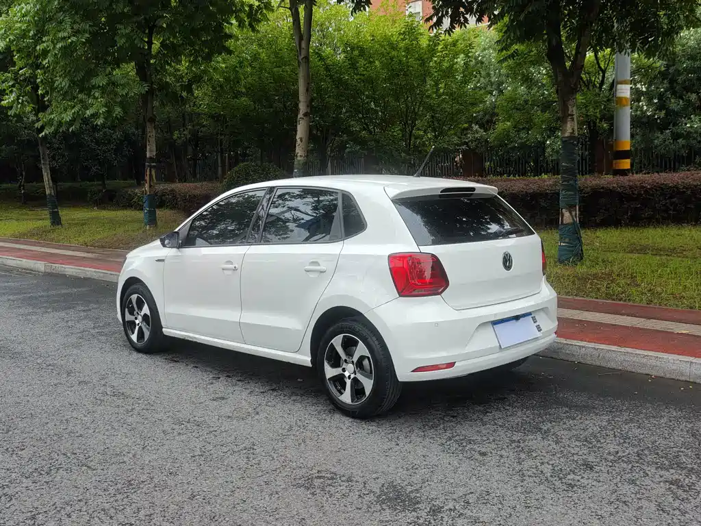 Volkswagen Polo 2016 — фото 12