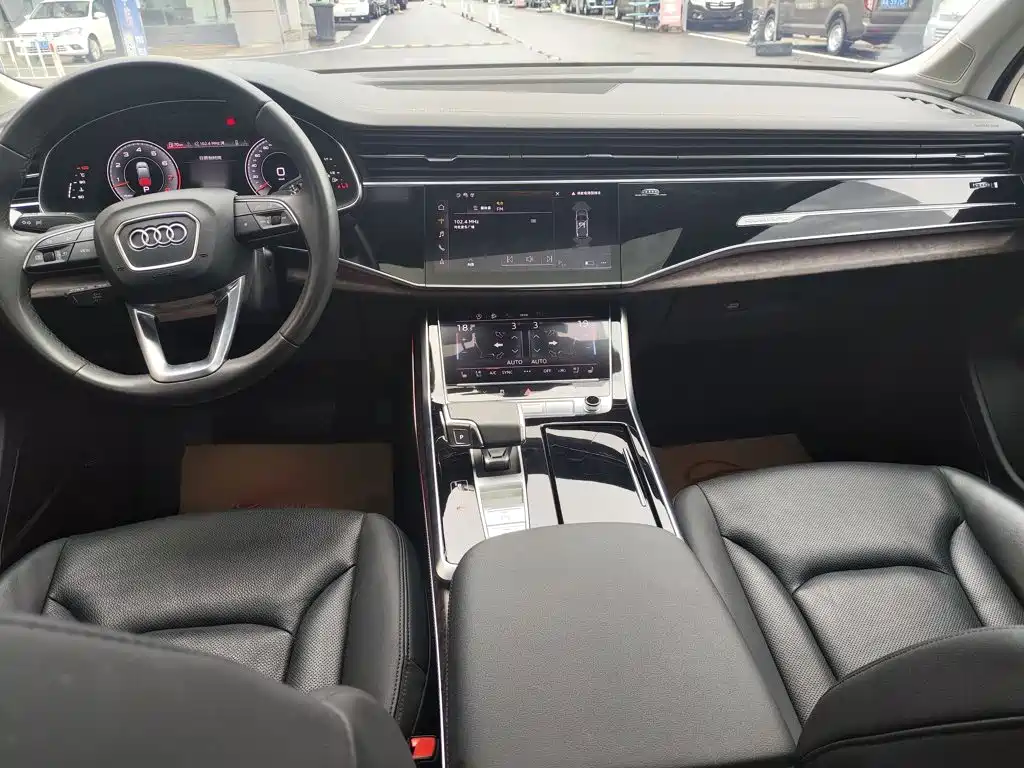 Audi Q7 2023 — фото 12