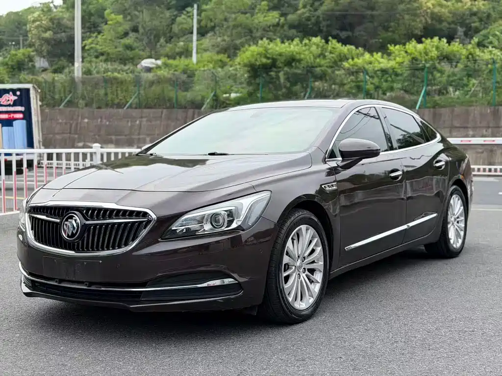 Buick LaCrosse 2017 — фото 1