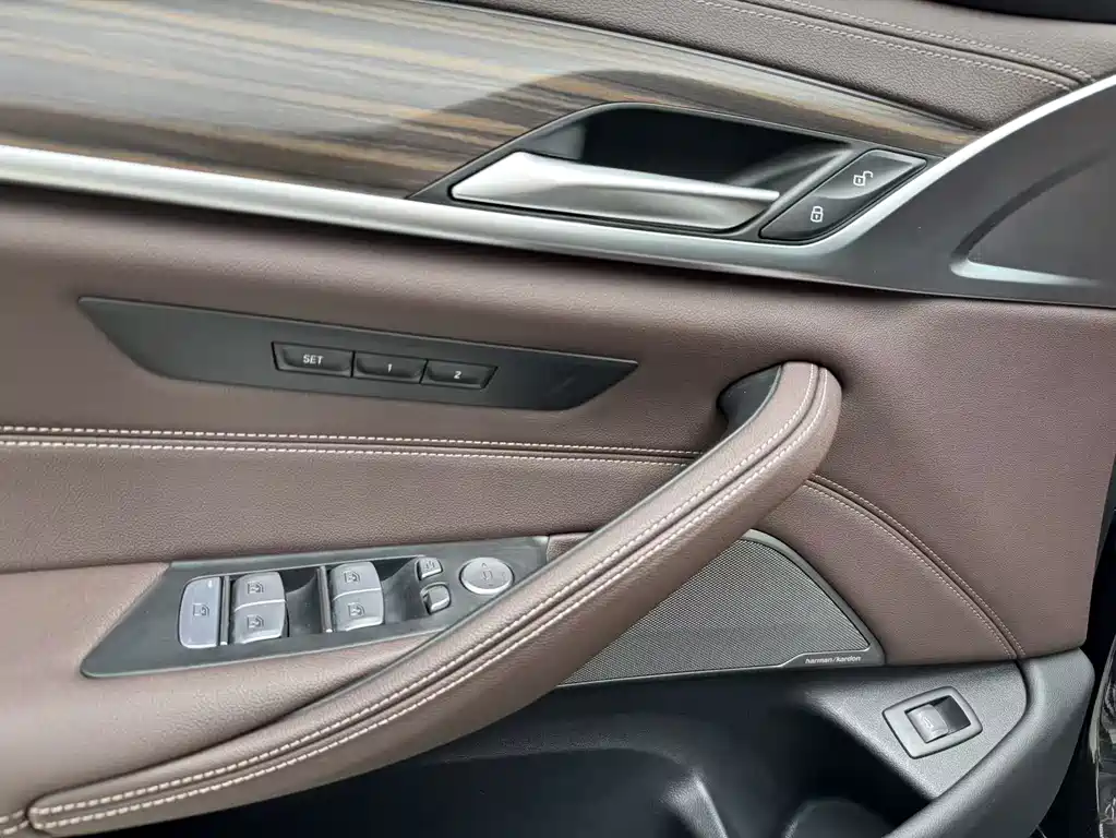 BMW 5 Series 2023 — фото 19
