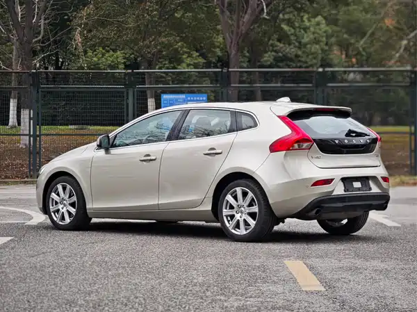 Volvo V40 2017
