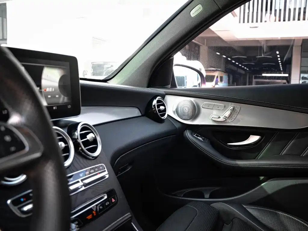 Mercedes-Benz GLC AMG 2019 — фото 16