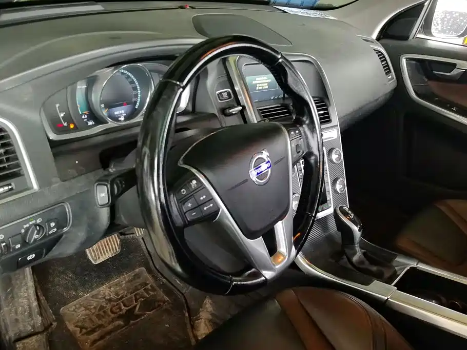 Volvo XC60 2016 — фото 15