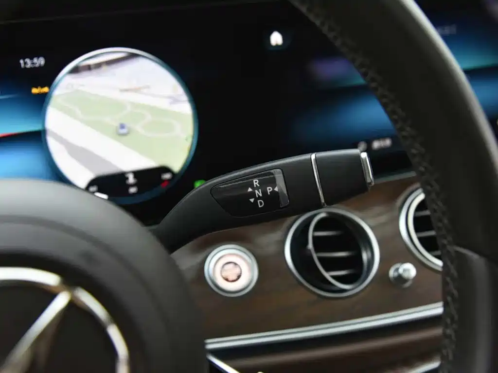 Mercedes-Benz E-Class 2023 — фото 10