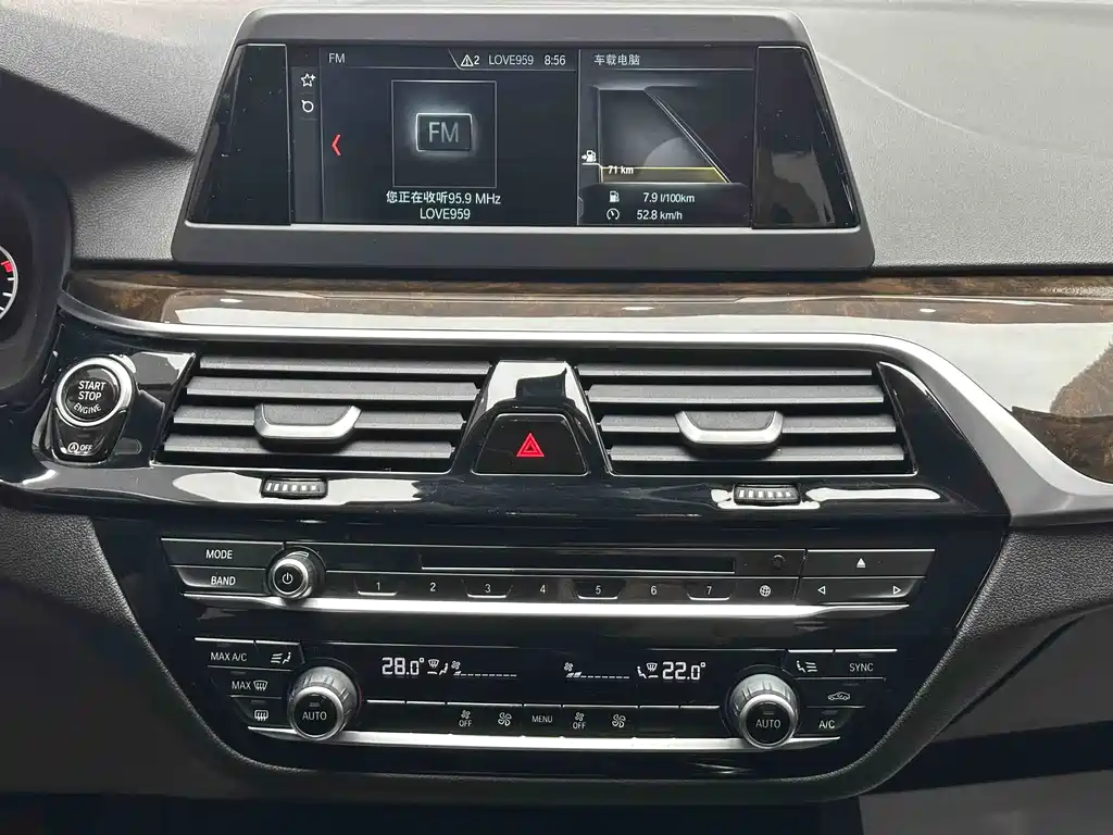 BMW 5 Series 2018 — фото 13